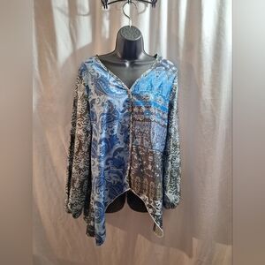 Unique diffren patterns rounded shap at the bottom XL button-down